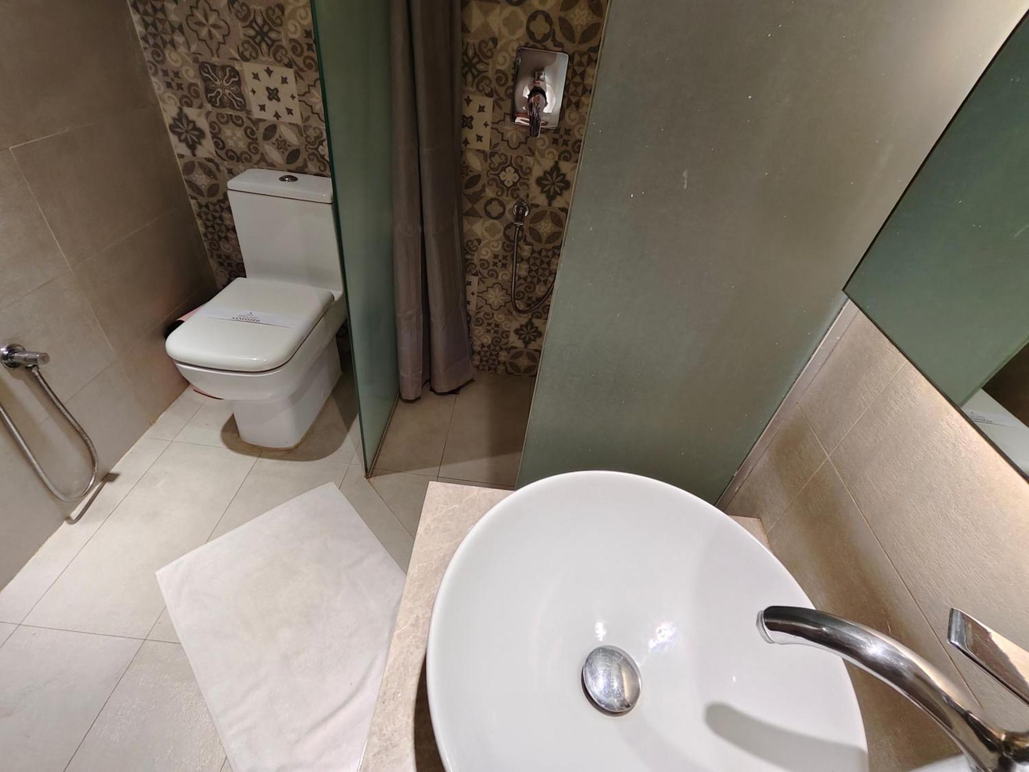 Hotel Nandini Дакка Экстерьер фото