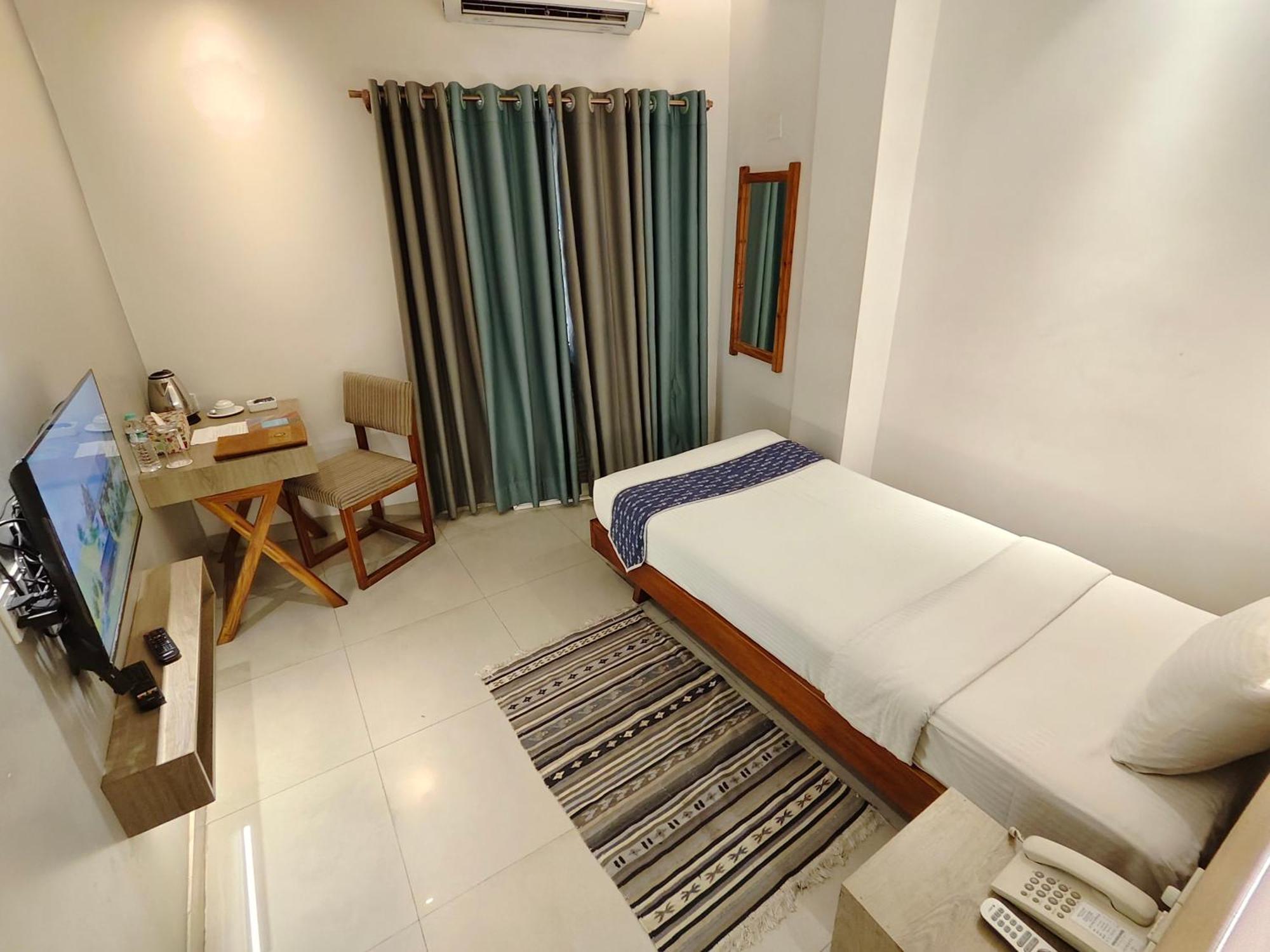 Hotel Nandini Дакка Экстерьер фото