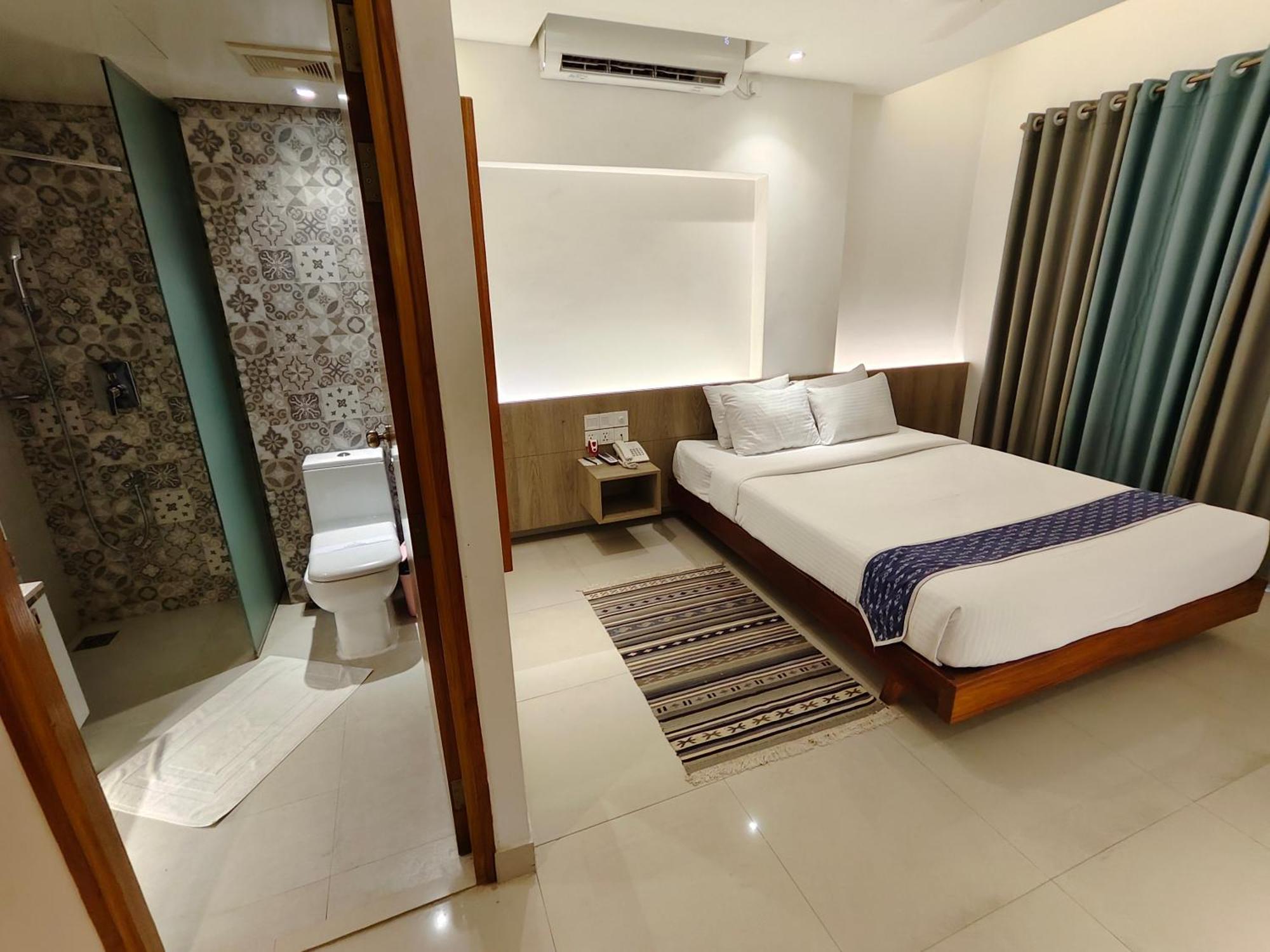 Hotel Nandini Дакка Экстерьер фото