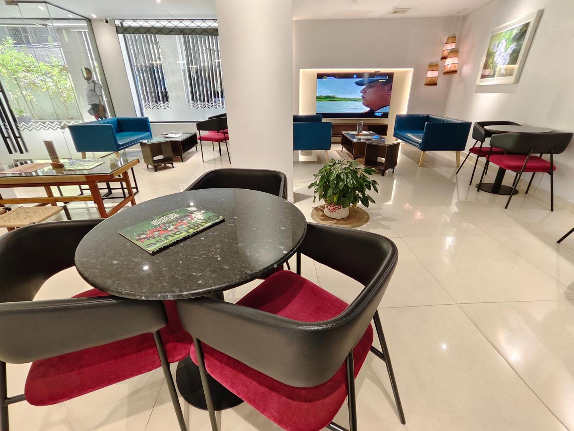 Hotel Nandini Дакка Экстерьер фото