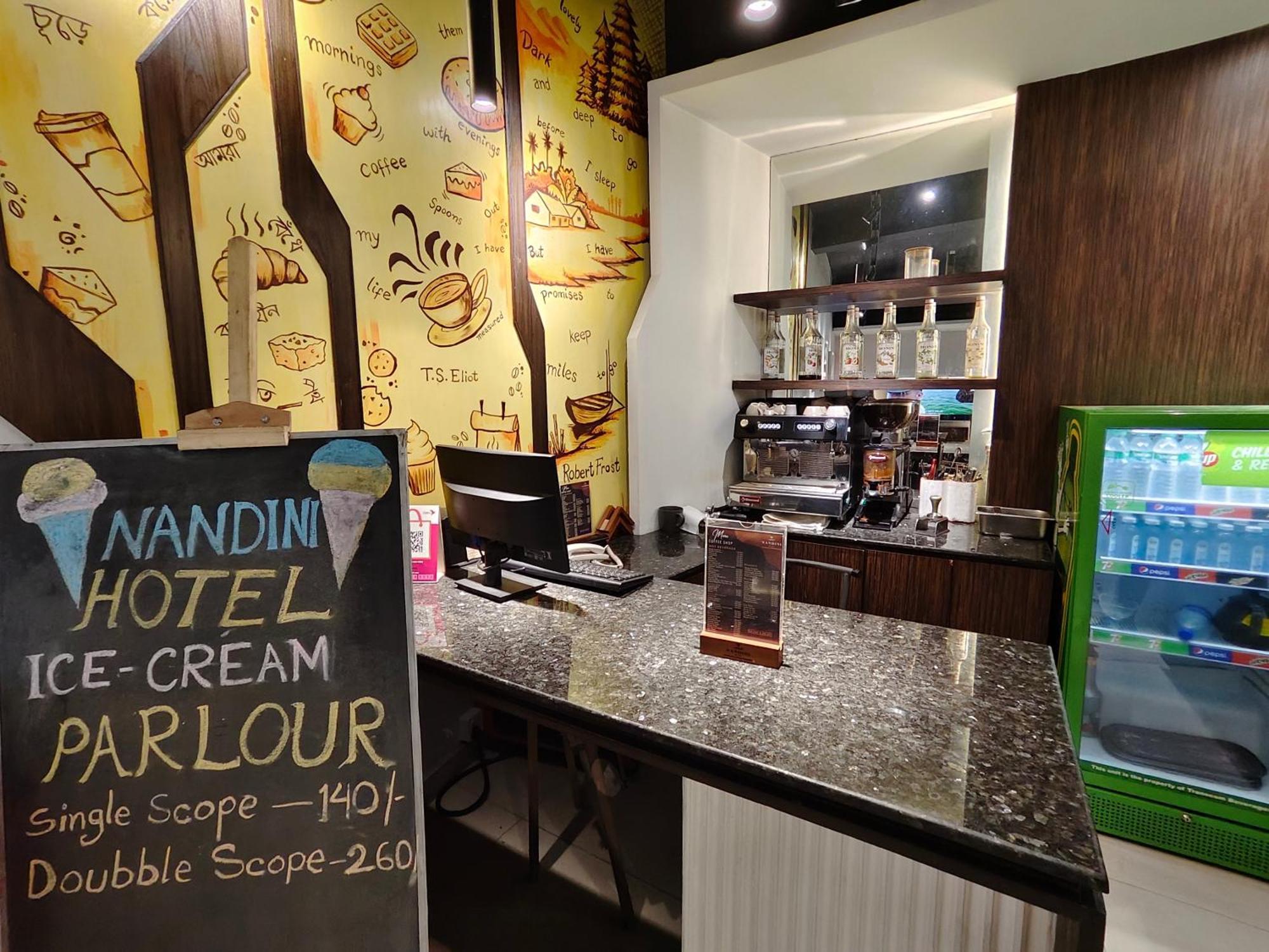 Hotel Nandini Дакка Экстерьер фото